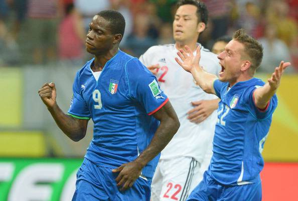 Balotelli e Giaccherini esultano contro il Giappone - Getty Images
