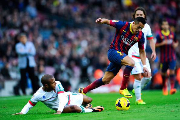 Brahimi contrasta Sanchez - Getty Images