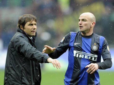 Esteban Cambiasso in una sfida contro la juve di Conte - Getty Images