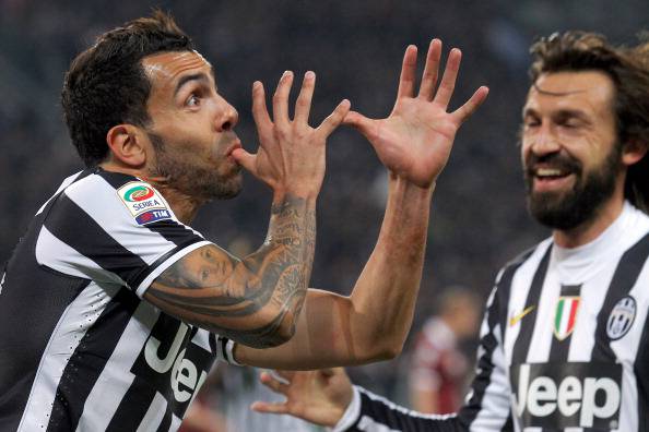 Carlos Tevez e la sua 'trombetta' (getty images)