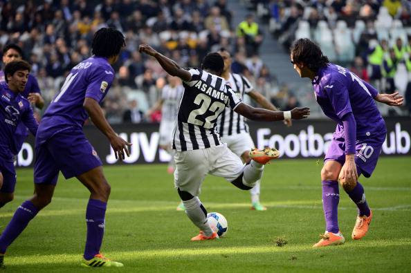 Kwadwo Asamoah scocca il tiro della vittoria contro la Fiorentina (getty images)