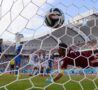 Godin batte Buffon in Uruguay-Italia (getty images)