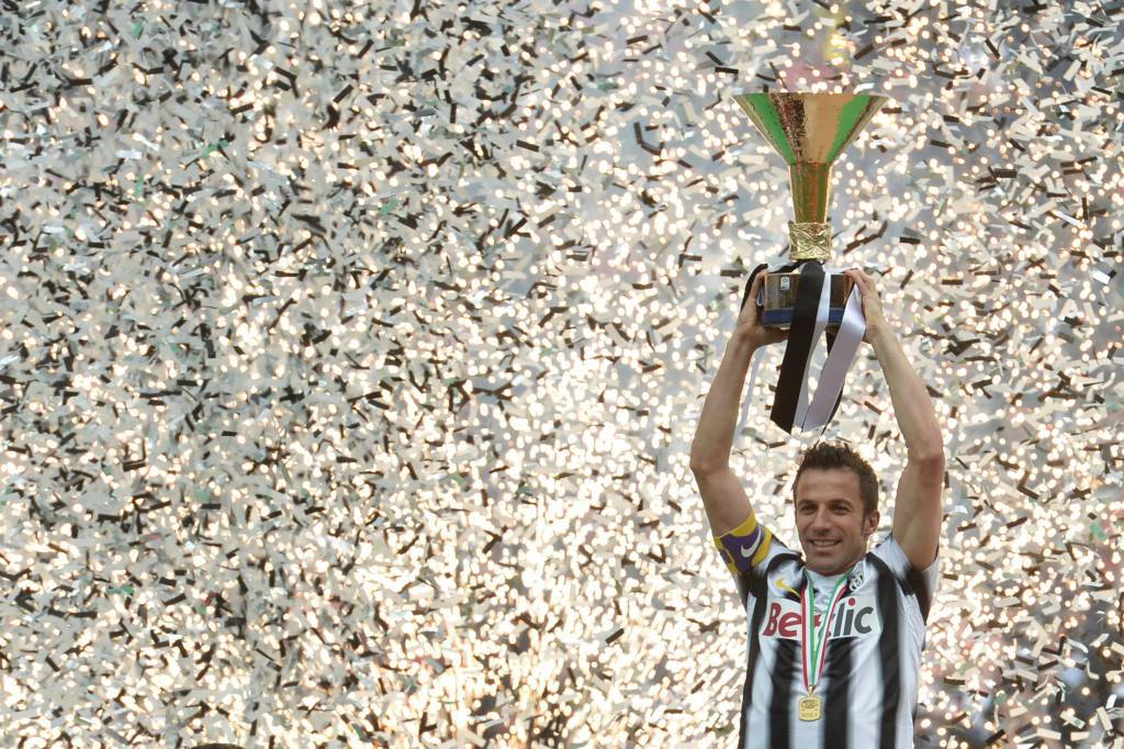 La maglia numero 10 e i miti bianconeri Sivori, Platini, Baggio, Del Piero La maglia numero 10 e i miti bianconeri Sivori, Platini, Baggio, Del Piero