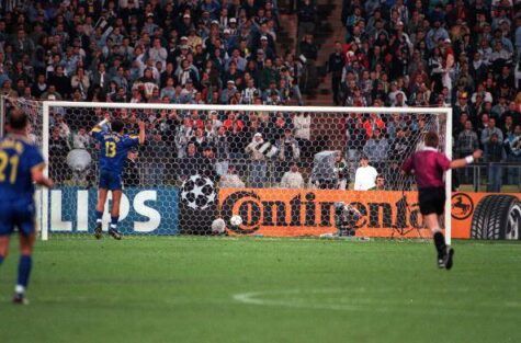 Il gol di Ricken alla Juve nella finale di Champions del 1997 (getty images)