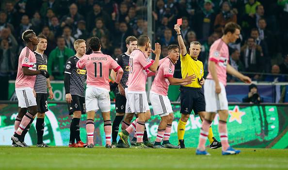 L'espulsione di Hernanes (Photo by Boris Streubel/Getty Images)