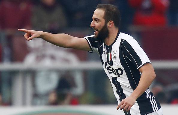 Gonzalo Higuain esulta con la Juventus ©Getty Images