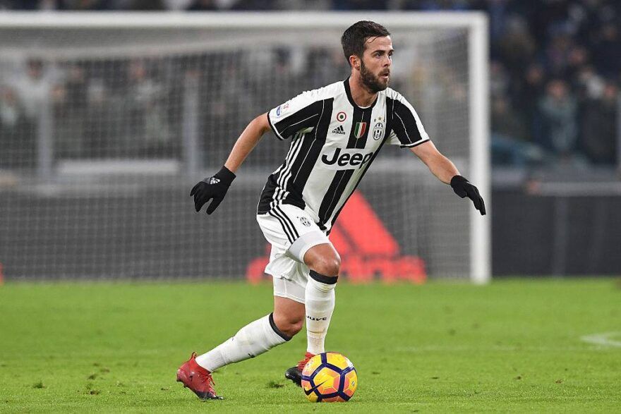 Pjanic in azione alla Juventus ©Getty Images