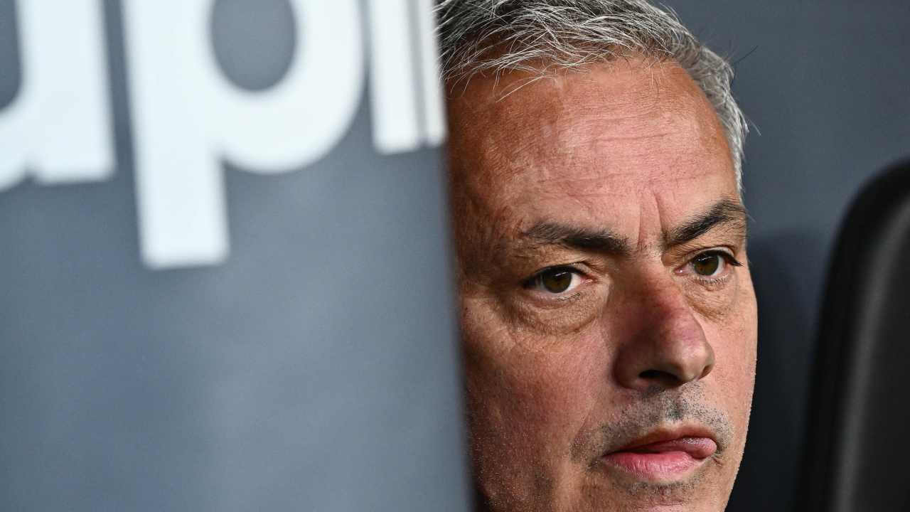 Calciomercato, Mourinho non molla: Roma in vantaggio sulla Juve