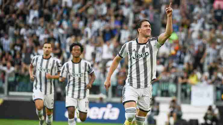 Calciomercato Juventus, “mal di pancia Vlahovic”: 90 milioni, Cherubini prende nota