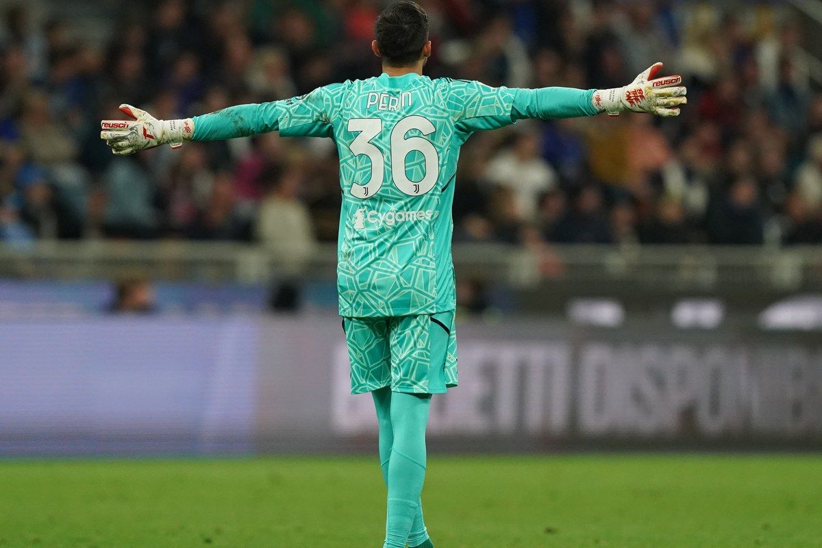 Calciomercato Juventus, Perin primo portiere: la rivoluzione è completata