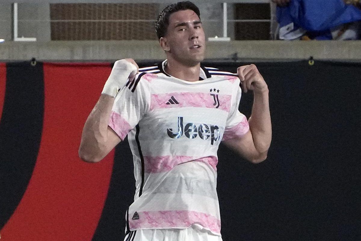 La Juventus vende Vlahovic e impacchetta lo scambio: il ‘3 x 1’ è clamoroso