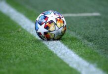 Match sospeso, mele in campo: protesta choc