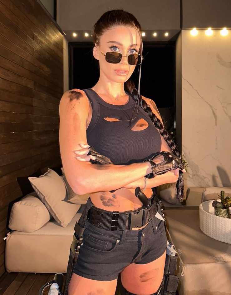 Diletta Leotta batte Angelina Jolie: fondina ad altezza coscia e tanti like
