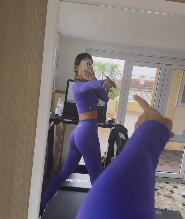 Elisabetta Gregoraci, ma chi lo guarda il panorama? Il lato B distrae i fan