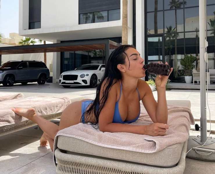 Inarrestabile Georgina: lato B di marmo, il tapis roulant scotta
