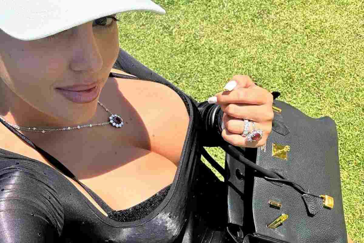 Inarrestabile Georgina: lato B di marmo, il tapis roulant scotta