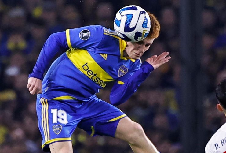 Valentin Barco con la maglia del Boca