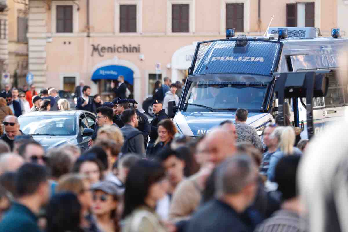 Scontri tra tifosi in autostrada prima del match di Serie A: sono venuti a contatto