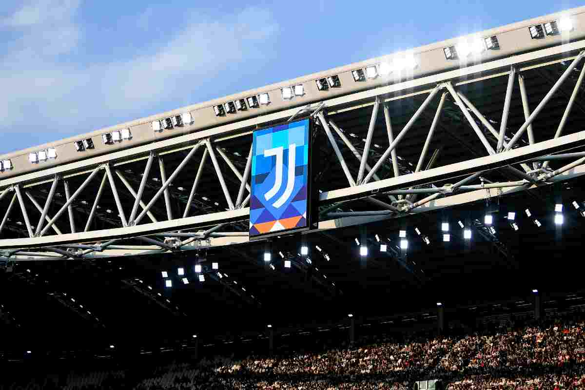 Pagamento dilazionato e maxi affare con lo scambio: la Juve la chiude così