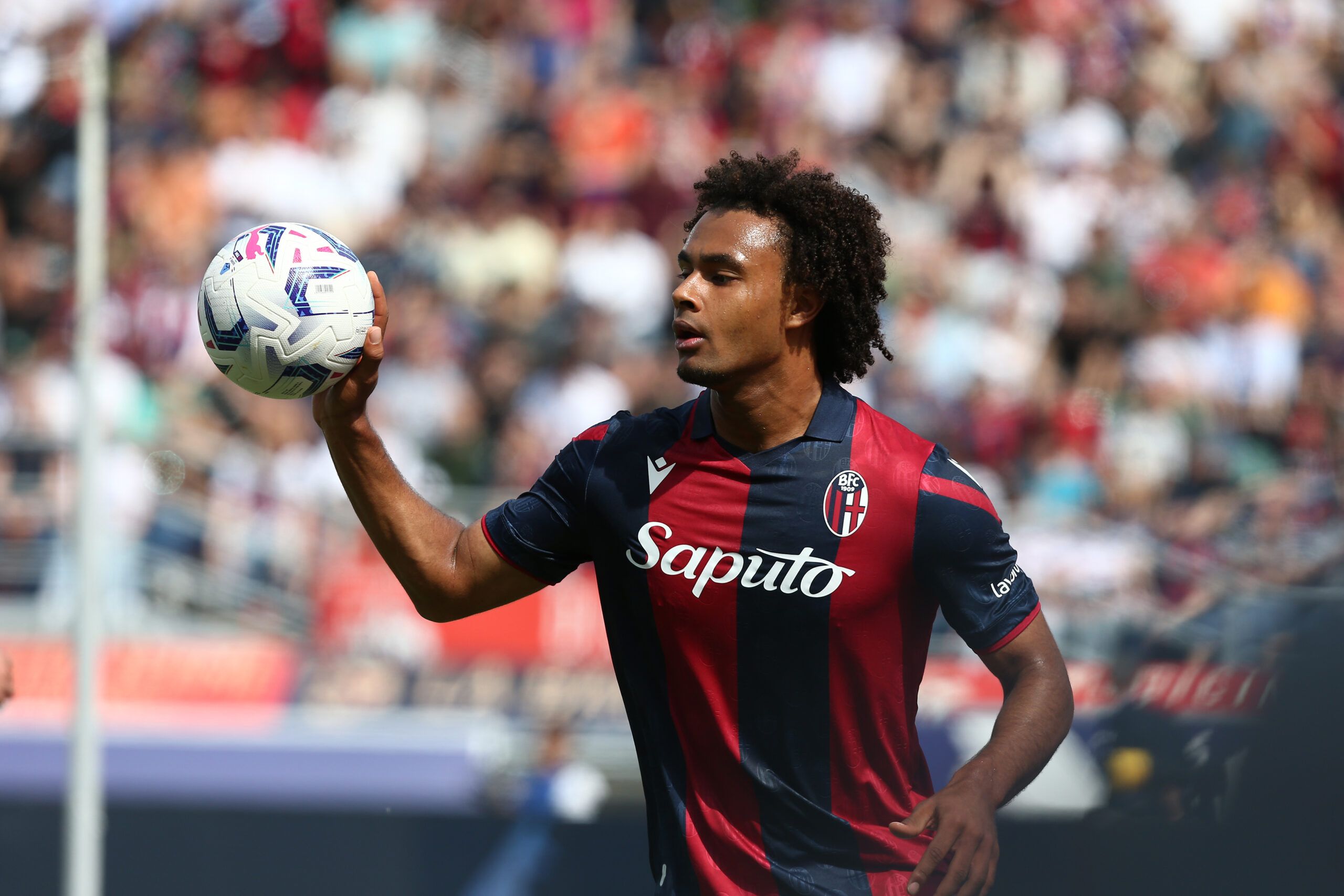 C'è anche lo United su Zirkzee: sfida aperta