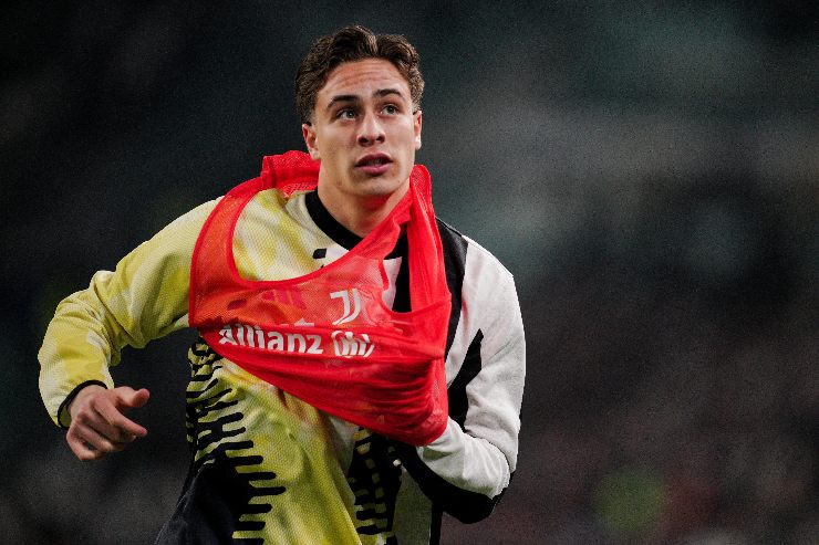 Kenan Yildiz durante il riscaldamento