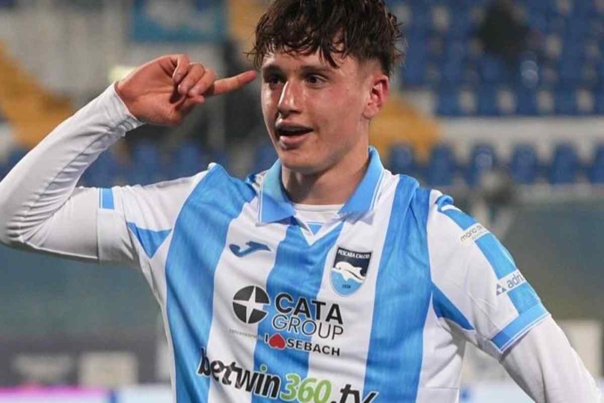 Antonio Arena esulta dopo il gol con il Pescara