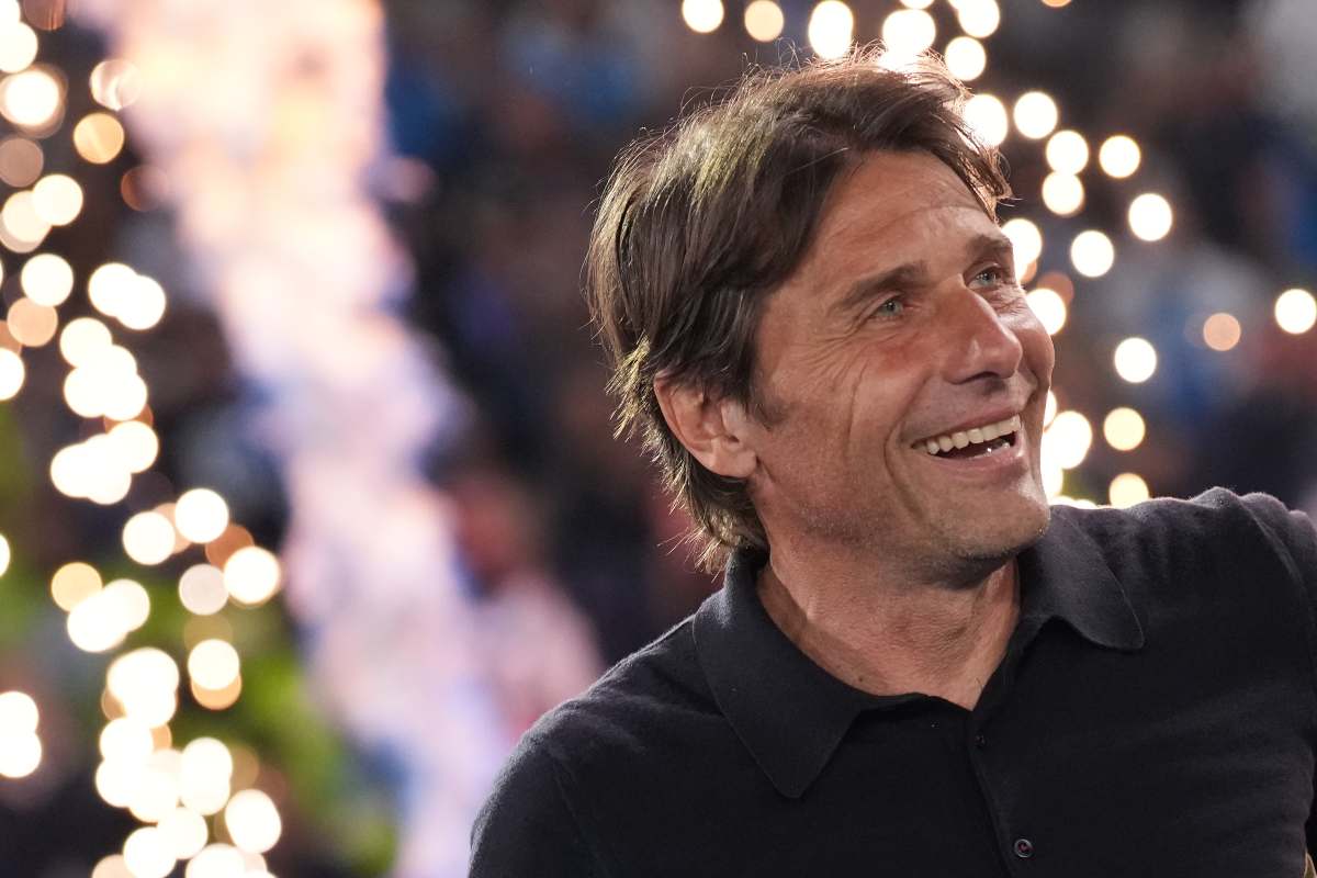 Antonio Conte festeggia lo Scudetto con il Napoli
