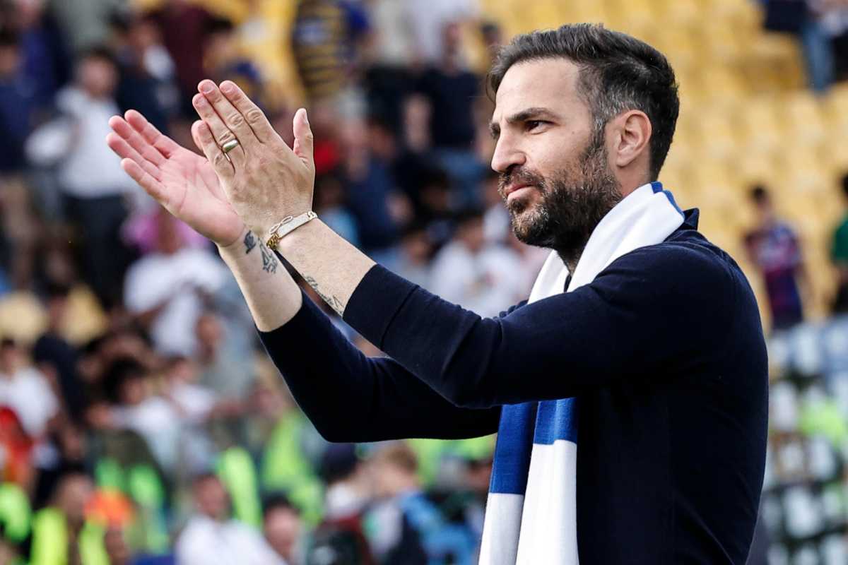 Fabregas con la sciarpa del Como