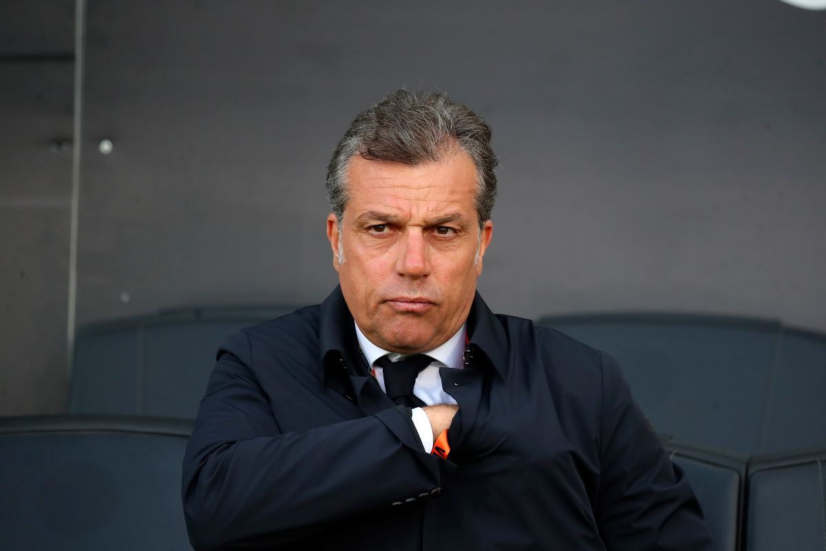 Cristiano Giuntoli osserva