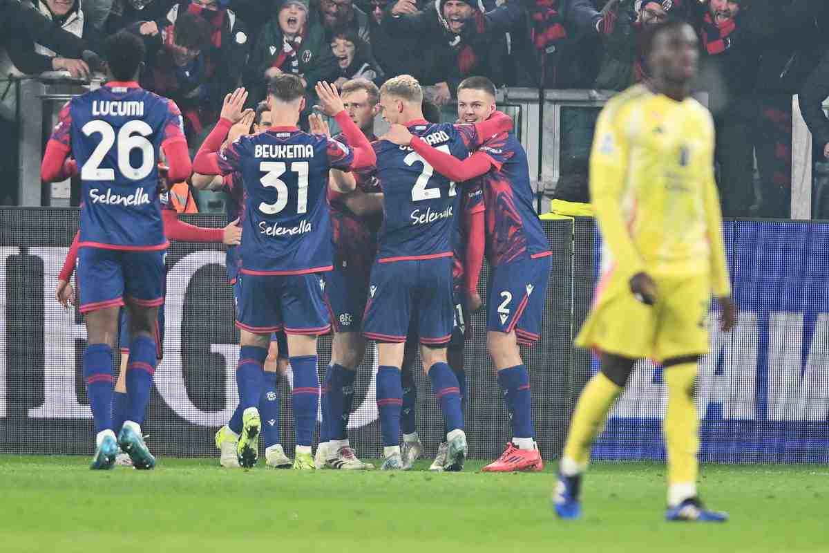 I giocatori del Bologna esultano dopo un gol contro la Juve