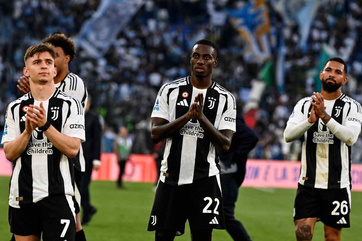 Conceicao, Kolo Muani e Douglas Luiz salutano i tifosi