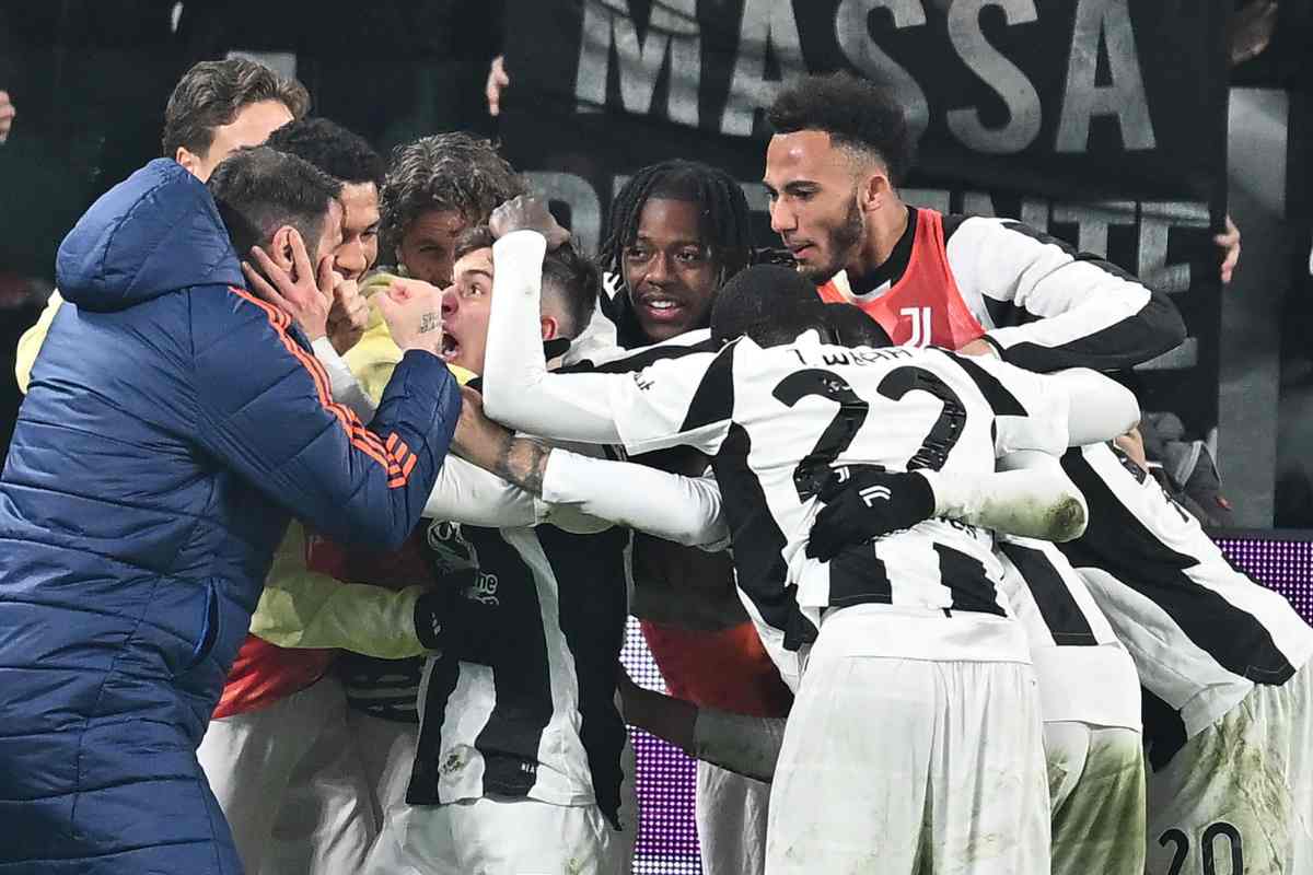I giocatori della Juve esultano dopo un gol
