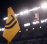 Logo della Juventus sulla bandierina del corner dell'Allianz Stadium