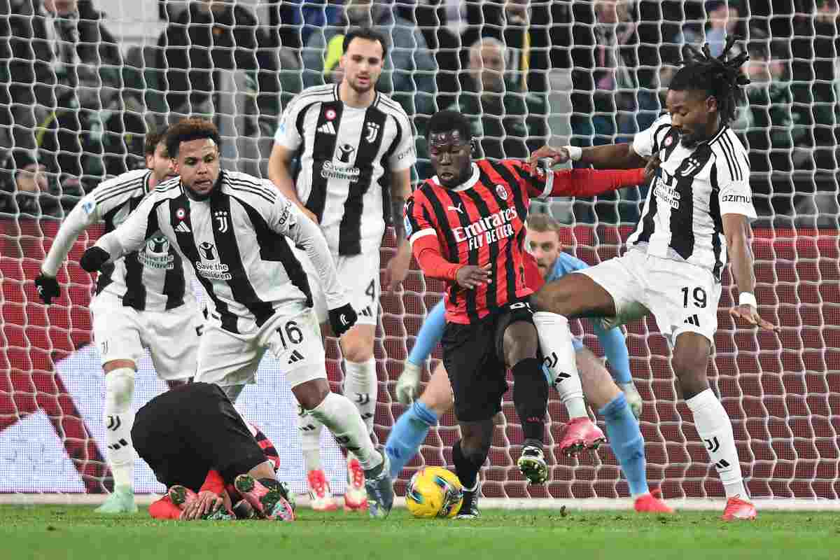I giocatori di Milan e Juve in campo