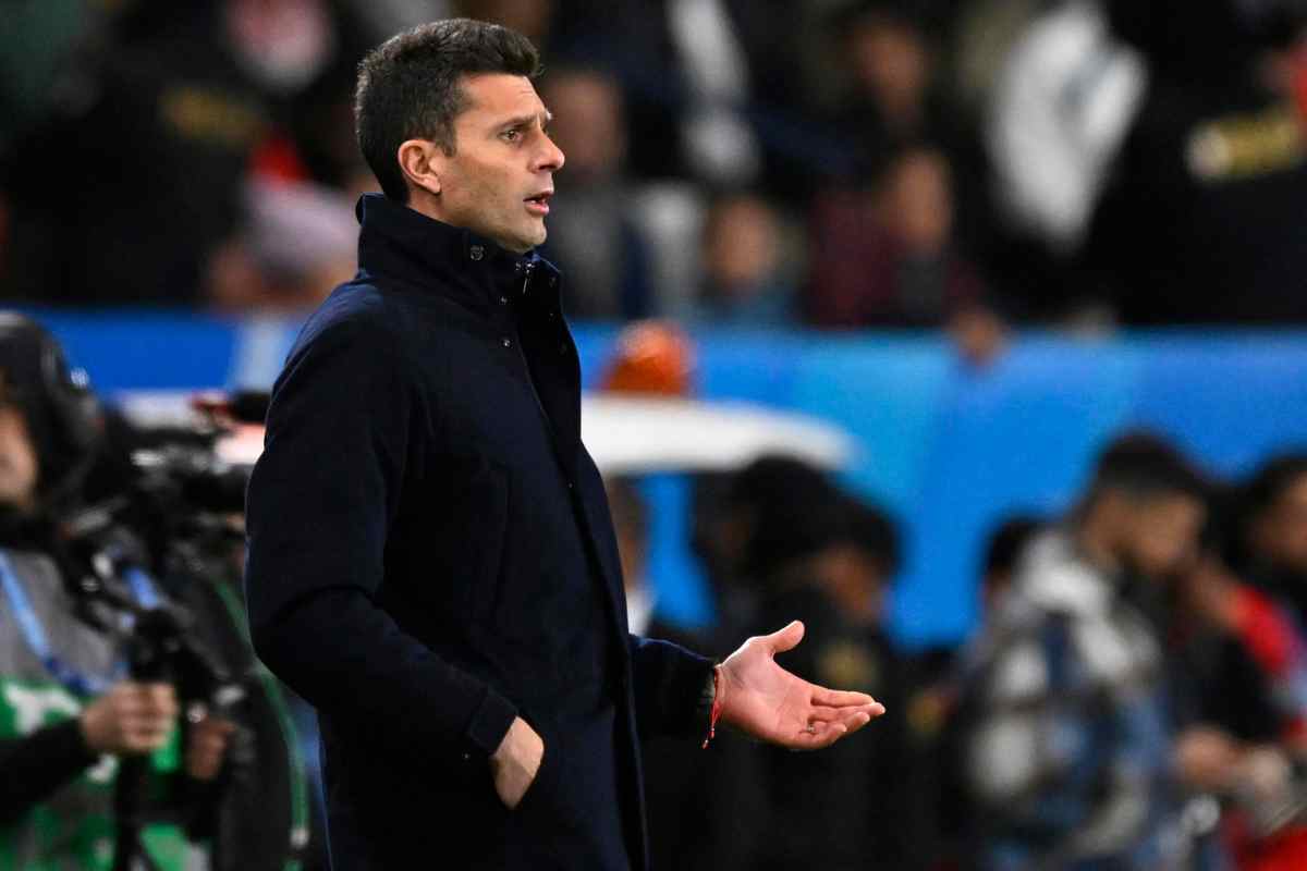 Thiago Motta dà indicazioni dalla panchina