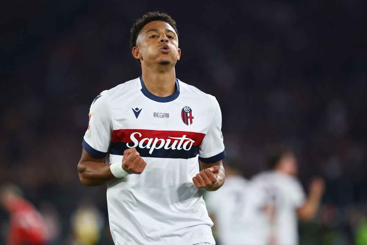 Dan Ndoye con la maglia del Bologna