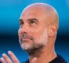 Pep Guardiola alza gli occhi al cielo