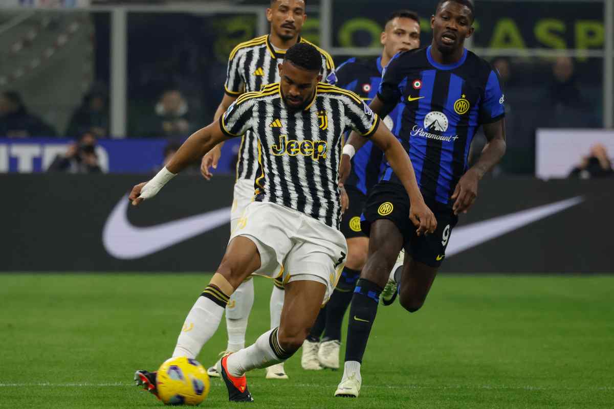 Gleison Bremer in azione contro l'Inter