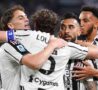 Giocatori della Juventus esultano dopo un gol