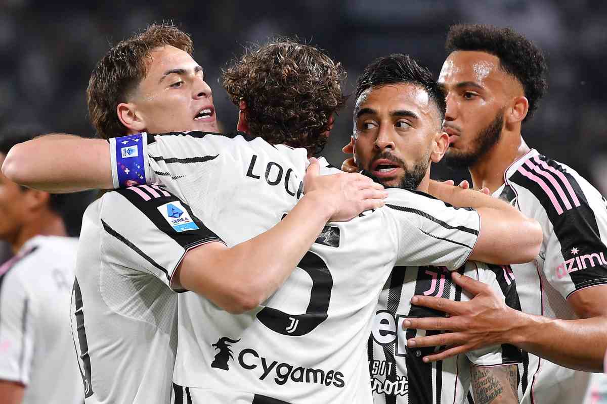 Giocatori della Juventus esultano dopo un gol