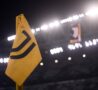 Il logo della Juventus sulla bandierina del corner dell'Allianz Stadium