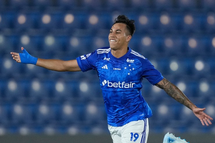 Kaio Jorge esulta dopo la rete con la maglia del Cruzeiro