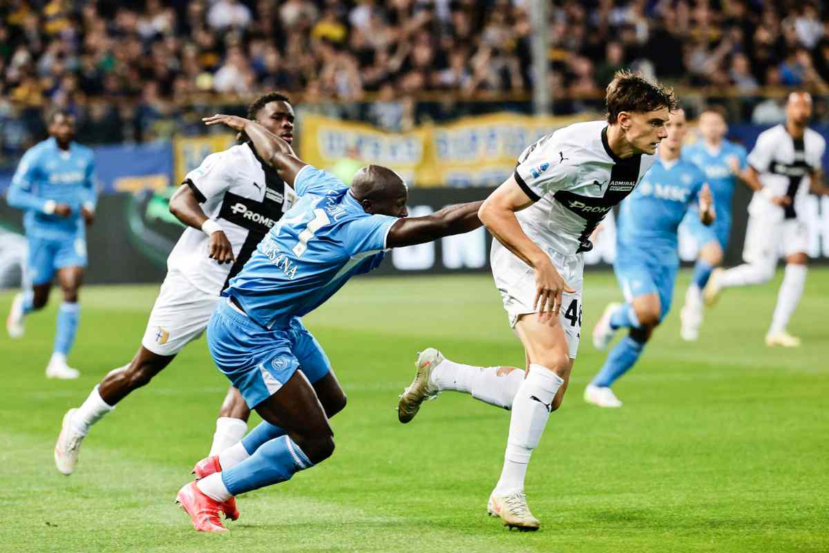 Giovanni Leoni vanamente inseguito da Lukaku