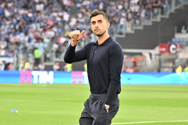 Mattia Perin saluta i tifosi della Juventus