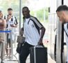 Randal Kolo Muani con la valigia in mano