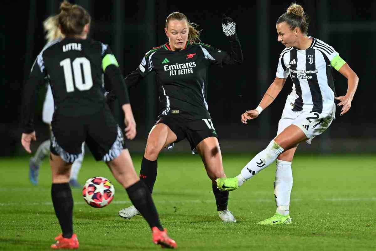 Arianna Caruso in campo con la maglia della Juve