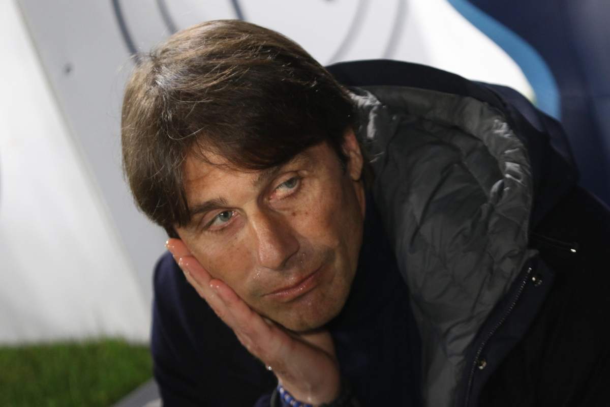 Antonio Conte deluso in panchina 