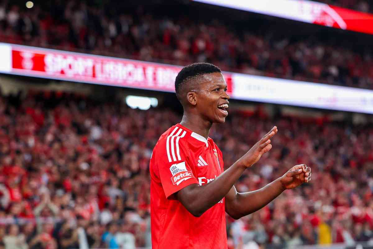 Florentino Luis sorride in campo con il Benfica 