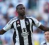 Kolo Muani festeggia con i suoi compagni il gol