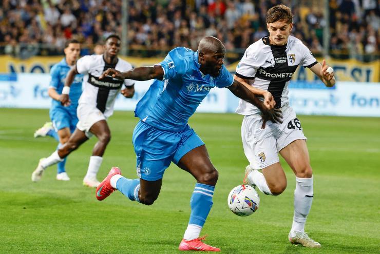 Giovanni Leoni affronta Romelu Lukaku